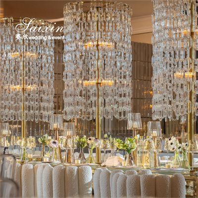 Pièce centrale de mariage porte-bougie en or avec des chaînes de cristal